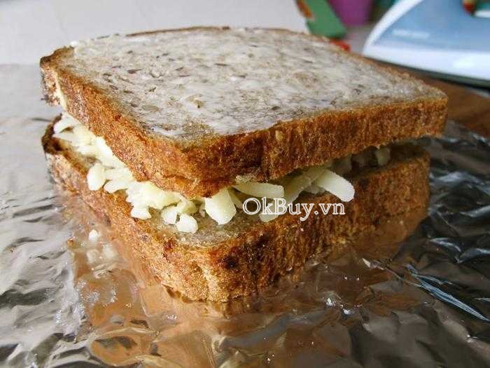 Không lò nướng thì vẫn có thể xài bàn ủi để làm bánh Sandwich phô mai