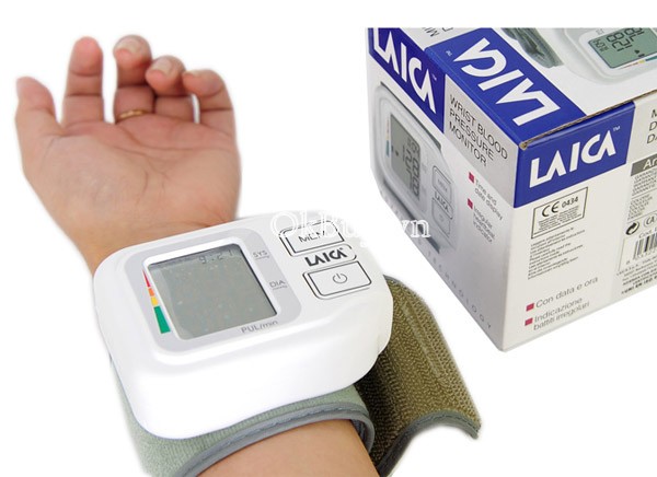 máy đo huyết áp cổ tay BM-1004