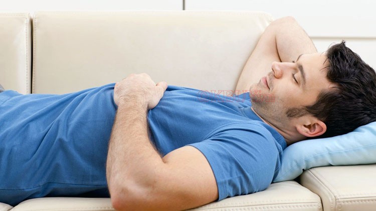 Dành nhiều thời gian để nghỉ ngơi giúp khắc phục đau cổ vai gáy