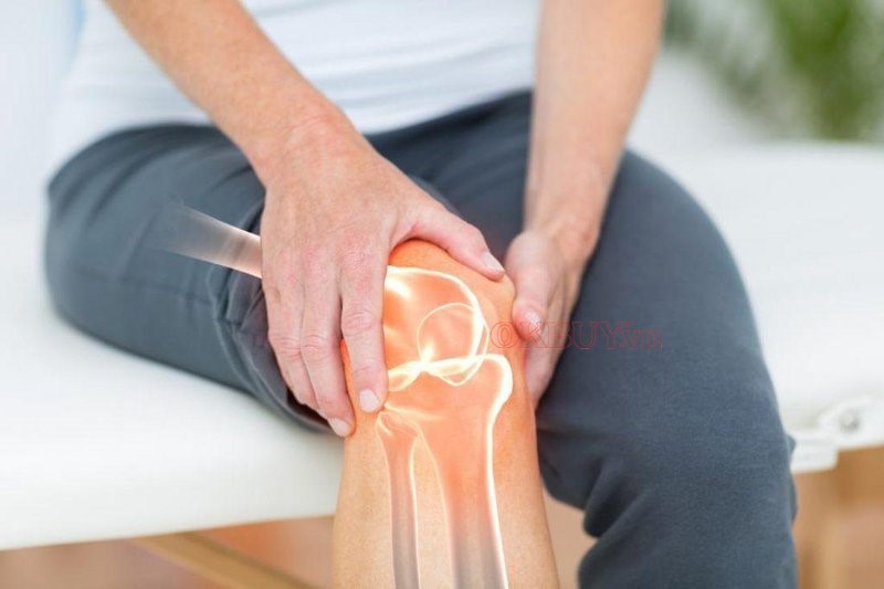 Đau nhức xương khớp chân thường có dấu hiệu là đau và nóng rát