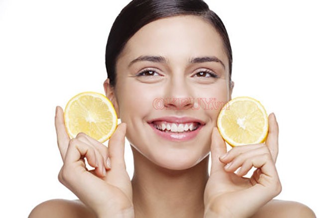 Chanh chứa nhiều vitamin C nên cí thể ngăn ngừa tia UV chống nám da và làm mịn da
