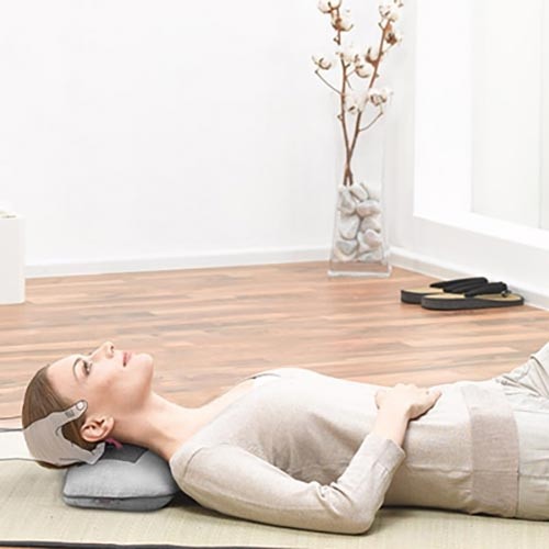 Gối massage đèn hồng ngoại Beurer