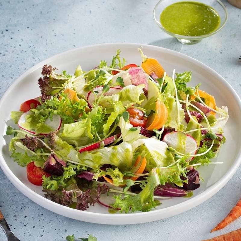 Salad rau bina bắp là món ăn chứa nhiều thực phẩm tự nhiên tốt cho mắt