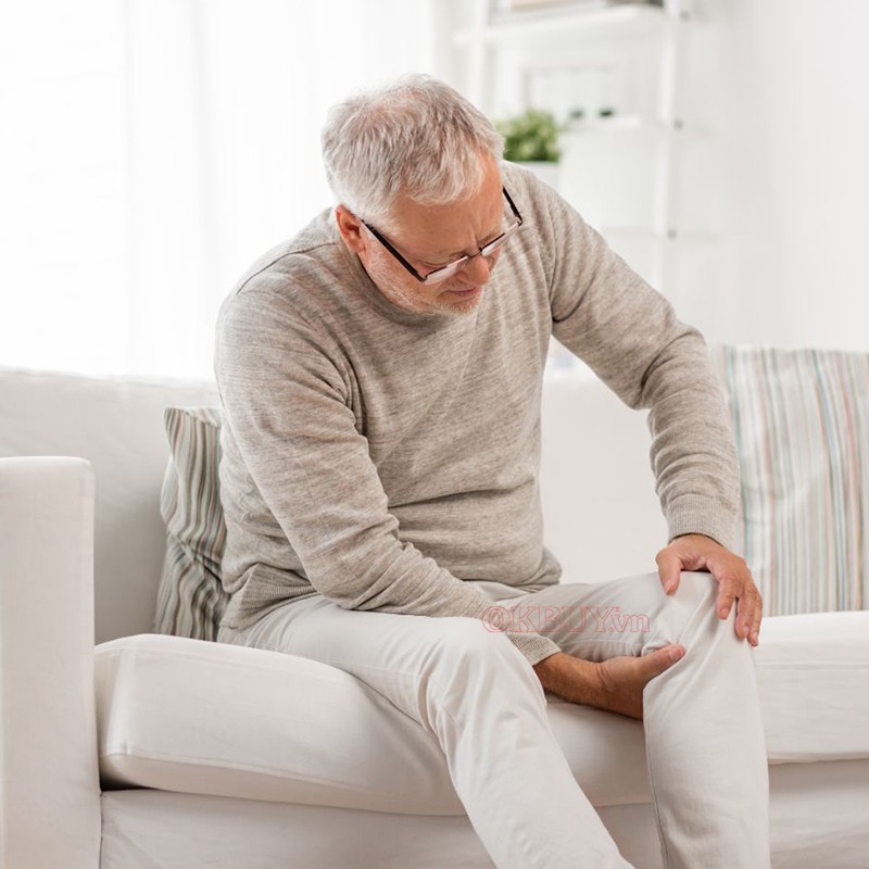 Người lớn tuổi đau nhức xương khớp